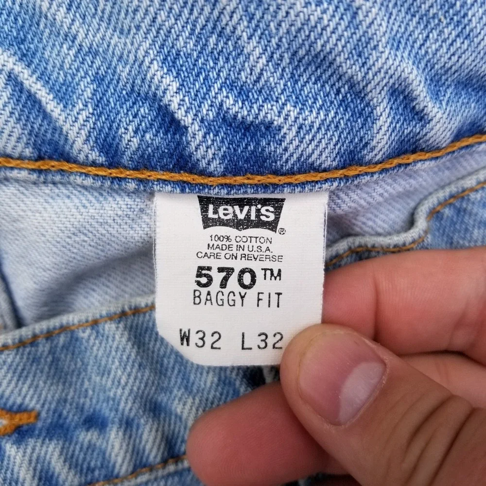Vintage Levi's 570 Jeans Mens 32x32 Light Blue Baggy Fit Denim  90s